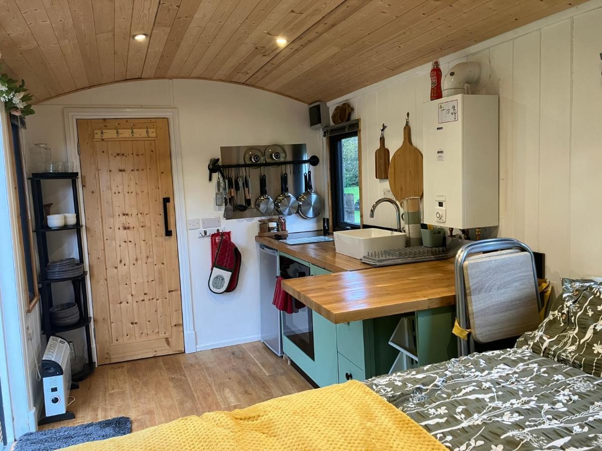 1 Bed Converted Railway Wagon Near Крикхауэлл Экстерьер фото
