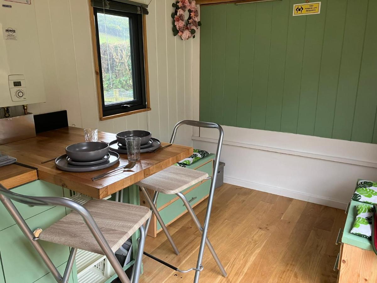 1 Bed Converted Railway Wagon Near Крикхауэлл Экстерьер фото